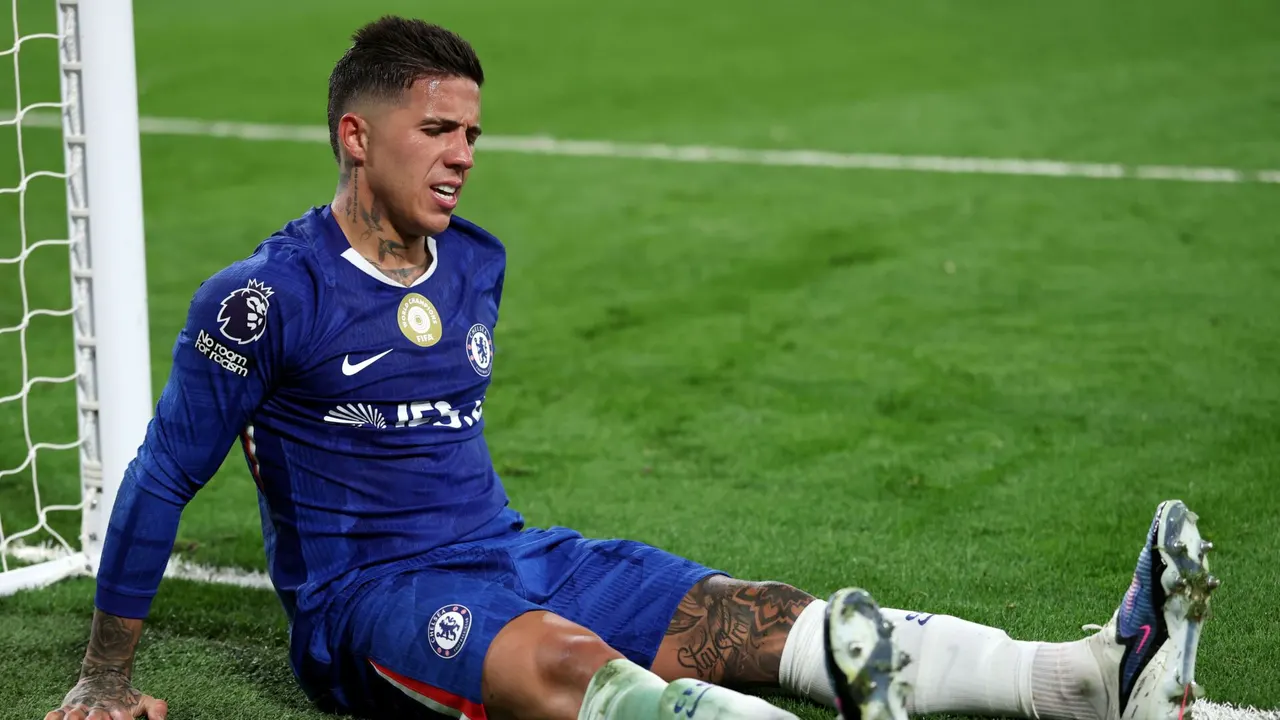 بخلاف ريال مدريد.. إنزو فرنانديز على رادار عملاق الدوري الإنجليزي